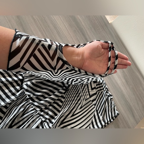 Maurice’s Striped Blouse - Open Sleeve & Fitted Waist - Size Large - Picture 4 of 16